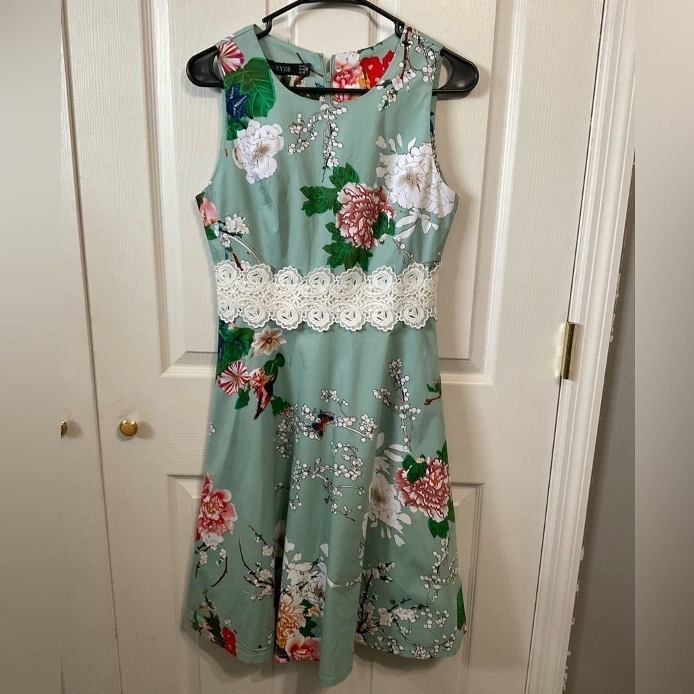 Homeyee dress. NWT Sleeveless. Size 6.